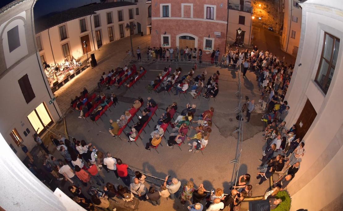 Dopo quattro mesi di silenzio primo week end con musica e teatro in città